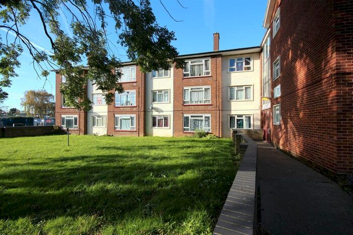 1 Bedroom Flat To Rent In Flat, Viking Court, Saxon Gardens, Shoeburyness, Southend-On-Sea, SS3