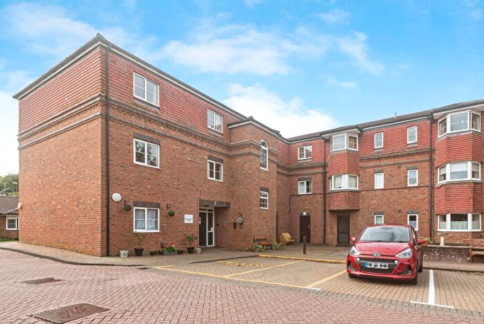 2 Bedroom Flat For Sale In Westdeane Court, Basingstoke, Hampshire, RG21