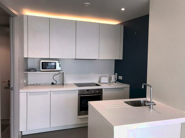 1 Bedroom Flat To Rent In The Rotunda, New Street, Birmingham, B2