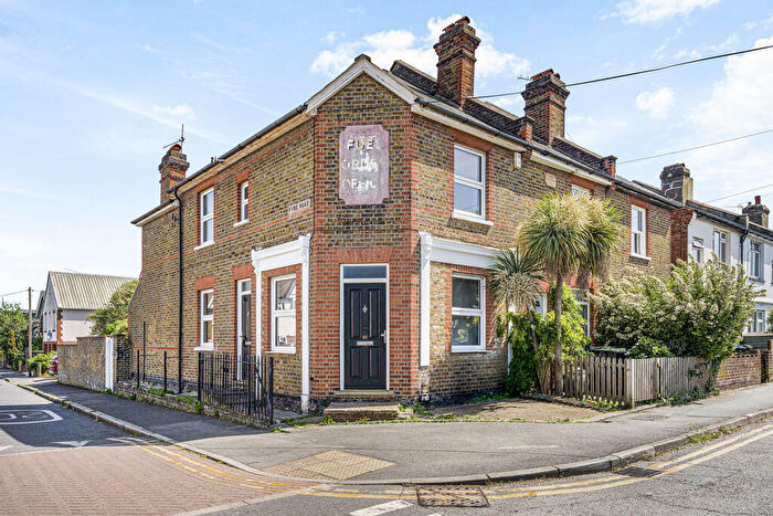 3 Bedroom End Of Terrace House For Sale In Red Lion Road, Surbiton, KT6