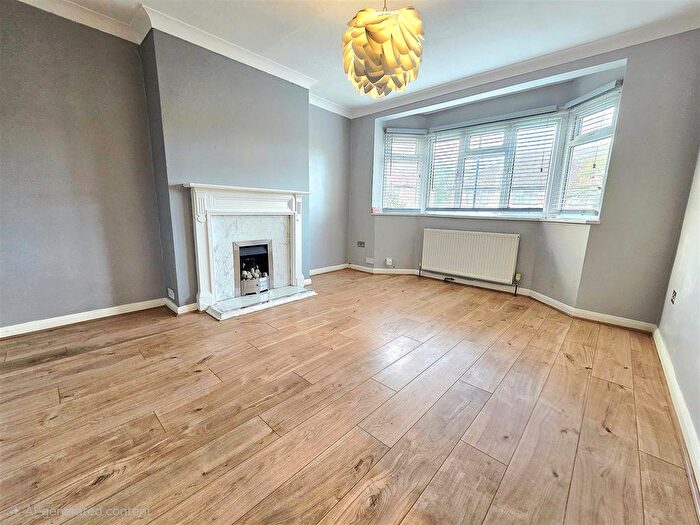 2 Bedroom Maisonette To Rent In Holmwood Close, Northolt, UB5