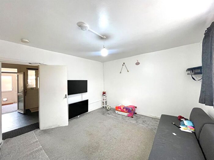 4 Bedroom Property To Rent In Sutton Road, London, E17