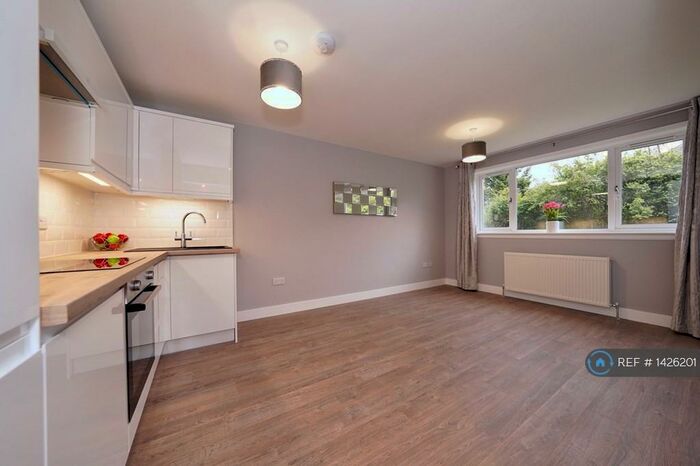 2 Bedroom Flat To Rent In Ruthrieston Gardens, Aberdeen, AB10