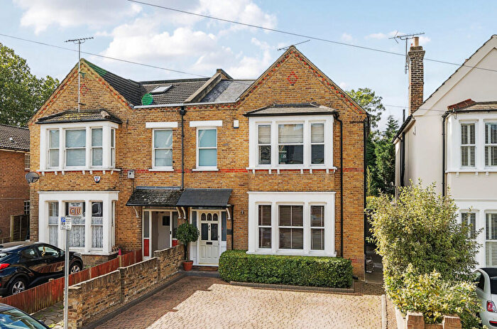 4 Bedroom Semi Detached House For Sale In Great Elms Road, Bromley, Kent, BR2