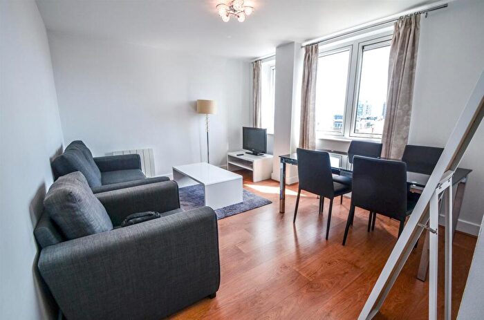 2 Bedroom Flat To Rent In Skyline Plaza, Commercial Road, London, E1