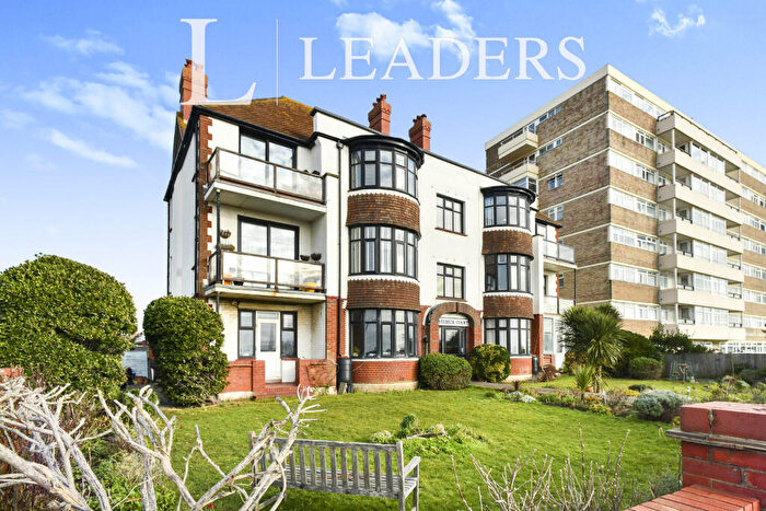 3 Bedroom Apartment To Rent In Kingsway. Hove, BN3