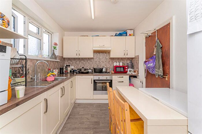 3 Bedroom Flat For Sale In Bouvier Road, Enfield, EN3