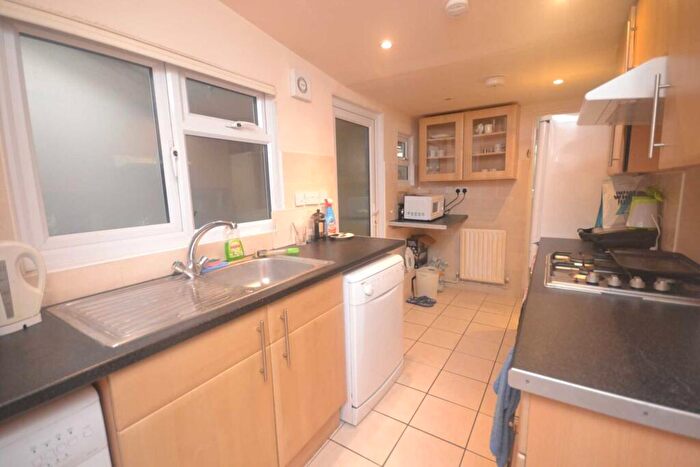 4 Bedroom Terraced House To Rent In Blenheim Gardens, Reading, RG1