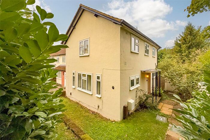 3 Bedroom Semi-Detached House For Sale In Roundfield Avenue, Harpenden, Hertfordshire, AL5