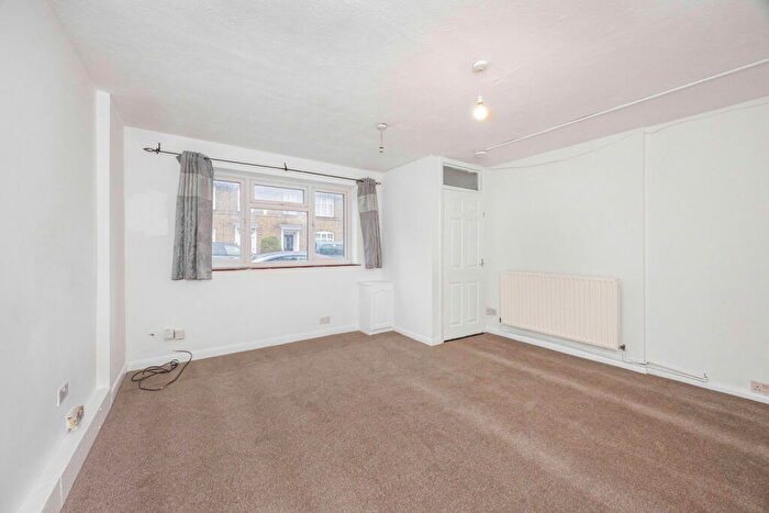 2 Bedroom Maisonette For Sale In Blake Avenue, Barking, IG11