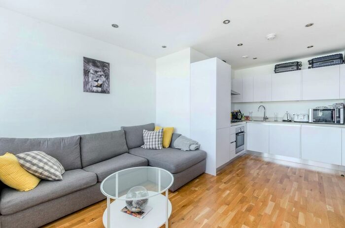 1 Bedroom Flat To Rent In Norwich House, Streatham Hill, London, SW16