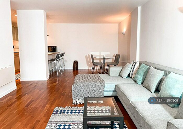 2 Bedroom Flat To Rent In Gainsborough Studios West, London, N1