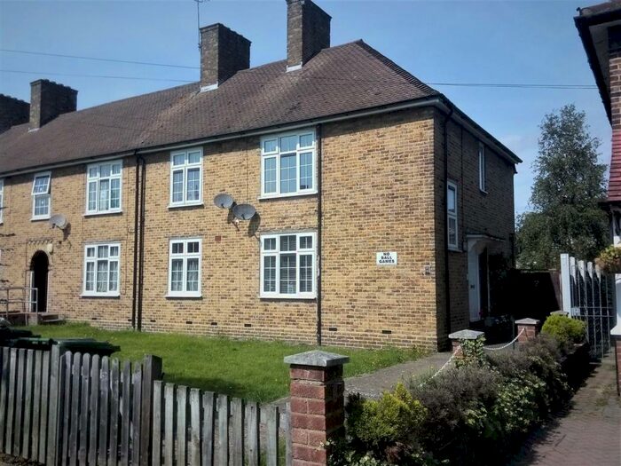 1 Bedroom Apartment To Rent In Saxlingham Road, Chingford, London, E4