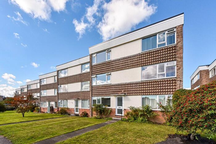 2 Bedroom Flat For Sale In Winton Road, Petersfield, Hampshire, GU32
