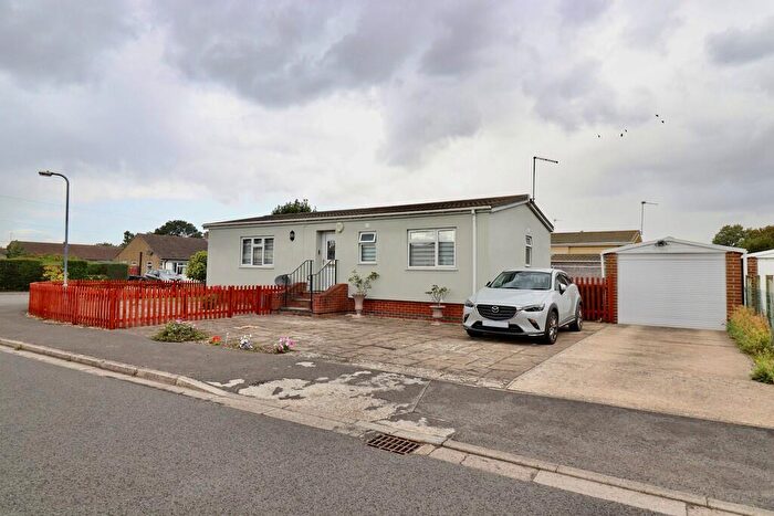 2 Bedroom Park Home For Sale In Churchill Drive, Martin Dales, LN10
