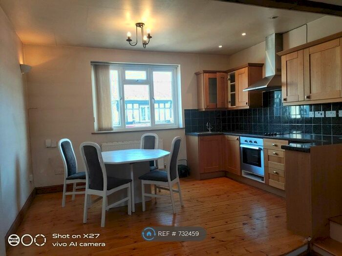 2 Bedroom Flat To Rent In Cheadle, Cheadle, SK8