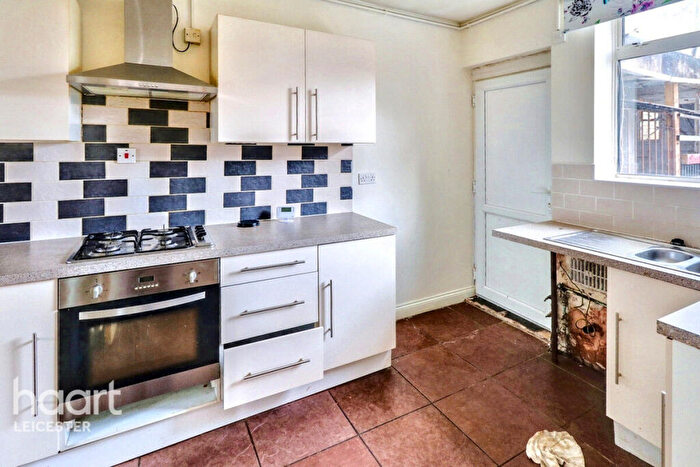 3 Bedroom End Of Terrace House For Sale In Iliffe Road, Leicester, LE4