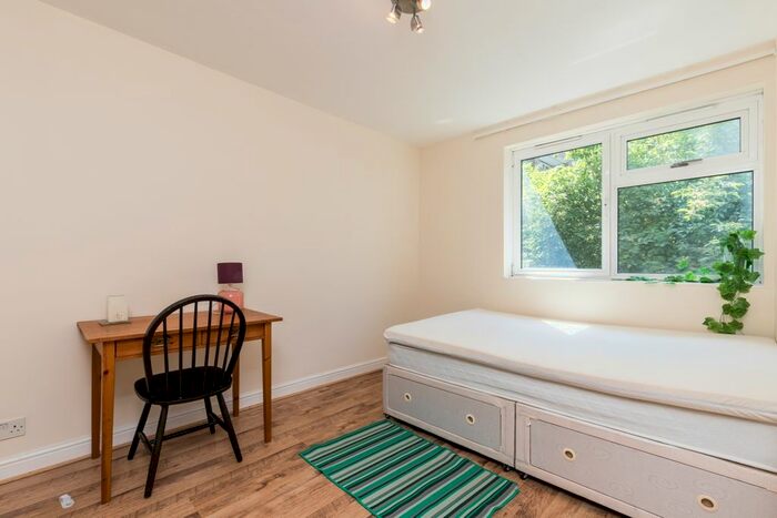 3 Bedroom Flat To Rent In Perryn Road, London, SE16
