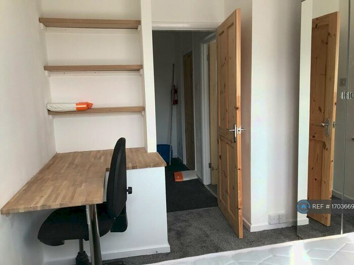 6 Bedroom End Of Terrace House To Rent In Walvisch House, London, E3