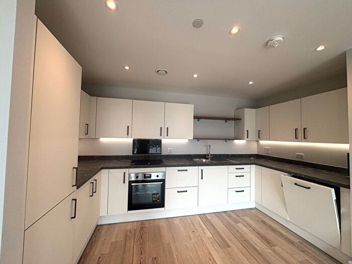 3 Bedroom Flat To Rent In Prince Charles Road, Exeter, EX4