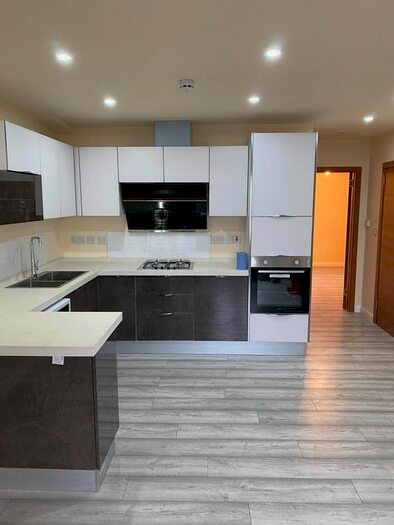 2 Bedroom Flat To Rent In Amina Road, Manchester, M8