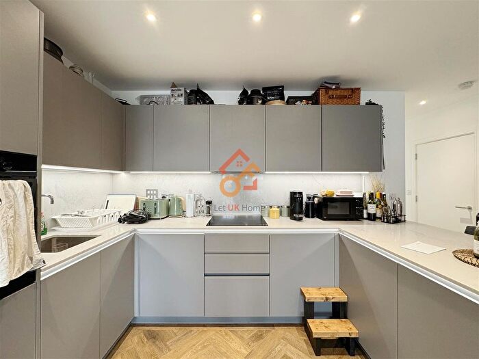 3 Bedroom Flat To Rent In Hodge House, Granville Road, London, NW6
