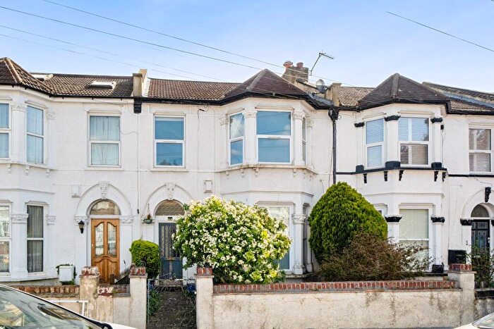 2 Bedroom Flat For Sale In Fordel Road, Catford London, SE6