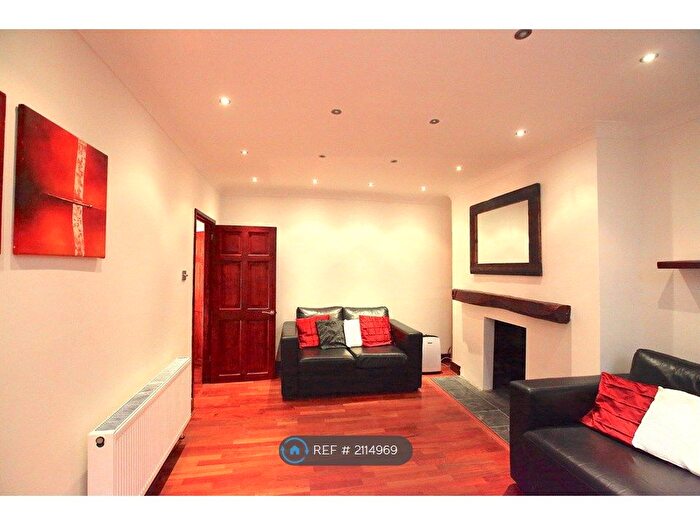 2 Bedroom Flat To Rent In Finsbury Park, London, N4