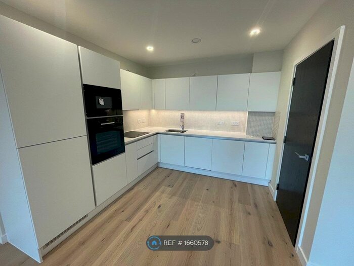 2 Bedroom Flat To Rent In Middle Road, London, W7