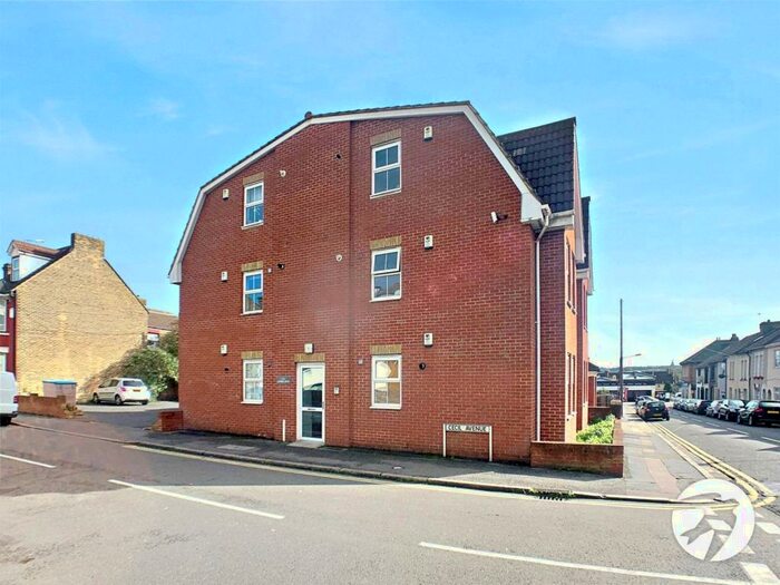 1 Bedroom Flat To Rent In Cecil Avenue, Rochester, ME2