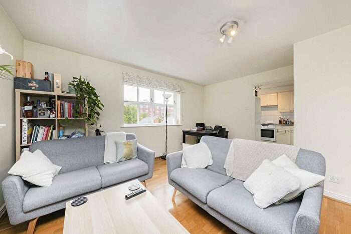 2 Bedroom Flat To Rent In Massingberd Way, Tooting, SW17