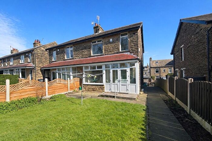 3 Bedroom Semi Detached House For Sale In Oakleigh Terrace, Clayton, Bradford, BD14