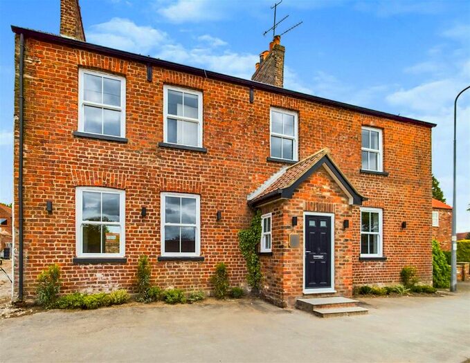 3 Bedroom Detached House For Sale In Main Street, Wetwang, Driffield, YO25
