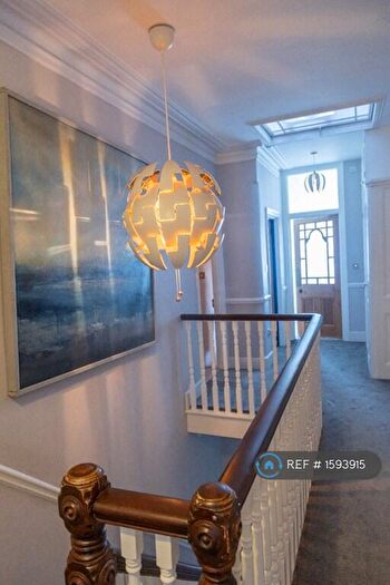3 Bedroom Semi-Detached House To Rent In Granville Road, London, N12