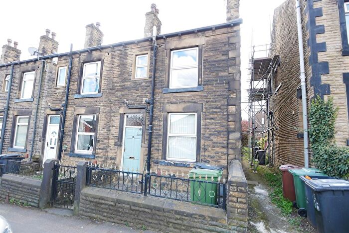 2 Bedroom Property For Sale In Asquith Avenue, Leeds, LS27