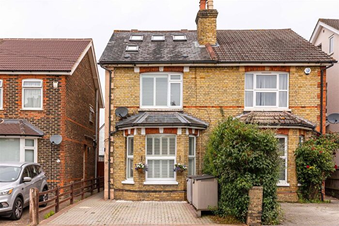 3 Bedroom Semi-Detached House For Sale In St. Johns Road, Redhill, RH1