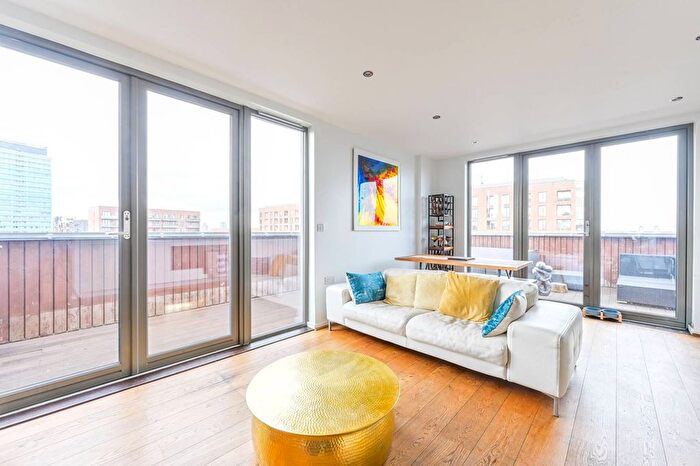 2 Bedroom Flat To Rent In Earls Court, Earls Court, London, SW5