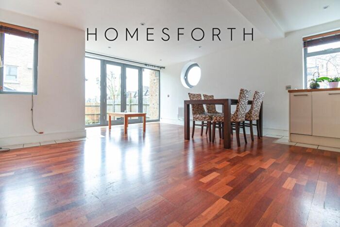 3 Bedroom Flat To Rent In Crediton Heights, Okehampton Road, Kensal Rise, NW10