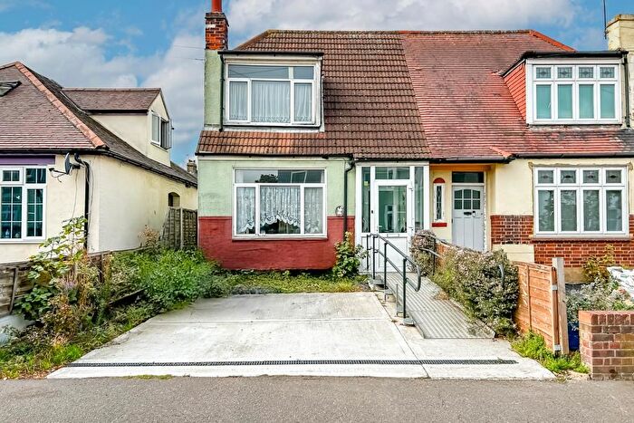3 Bedroom Semi-Detached House For Sale In Lonsdale Road, Southend-On-Sea, SS2