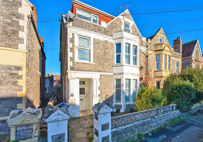 2 Bedroom Flat For Sale In Gordon Road, Weston Super Mare - Fabulous Views, BS23