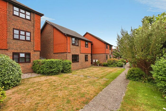 2 Bedroom Flat For Sale In Gardyne Mews, Springwell Road, Tonbridge, Kent, TN9