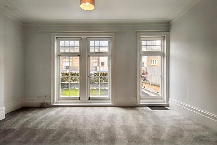 Flat To Rent In Fortess Road (), Tufnell Park., NW5