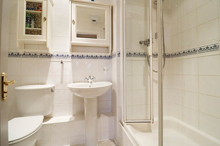 2 Bedroom Flat For Sale In Copers Cope Road, Beckenham, BR3
