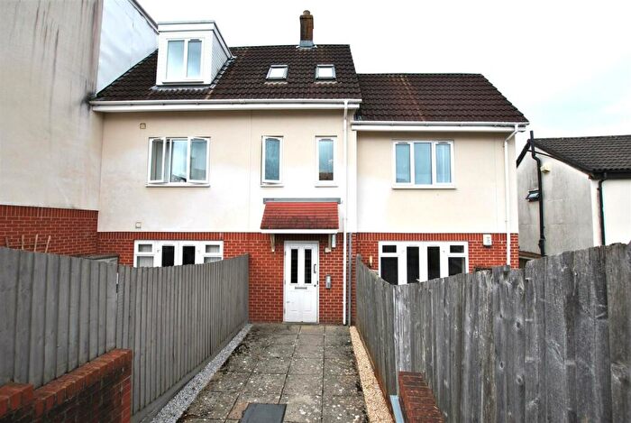 2 Bedroom Flat To Rent In St Silas Court, Stockwood, Bristol, BS14