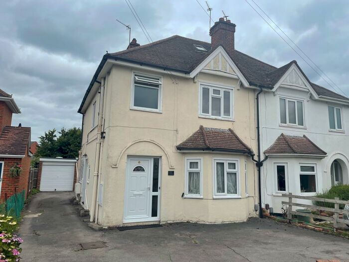 1 Bedroom Garage / Parking To Rent In Mandeville Road, HP21