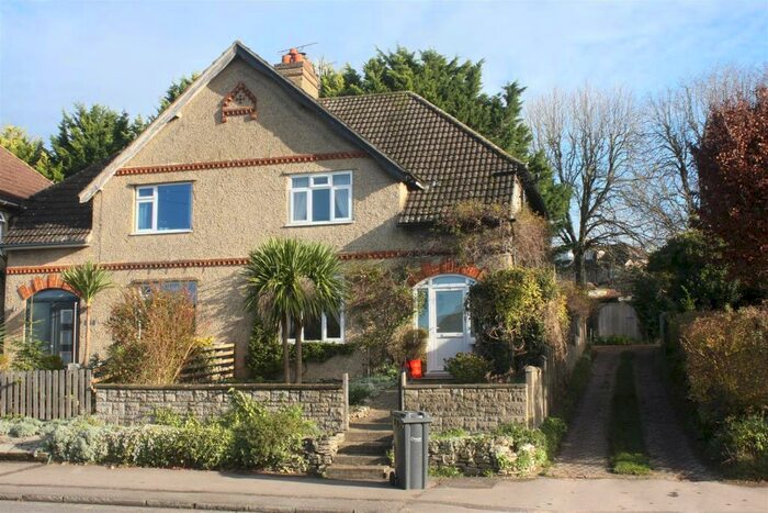 3 Bedroom Semi-Detached House To Rent In Salisbury - Castle Road, SP1