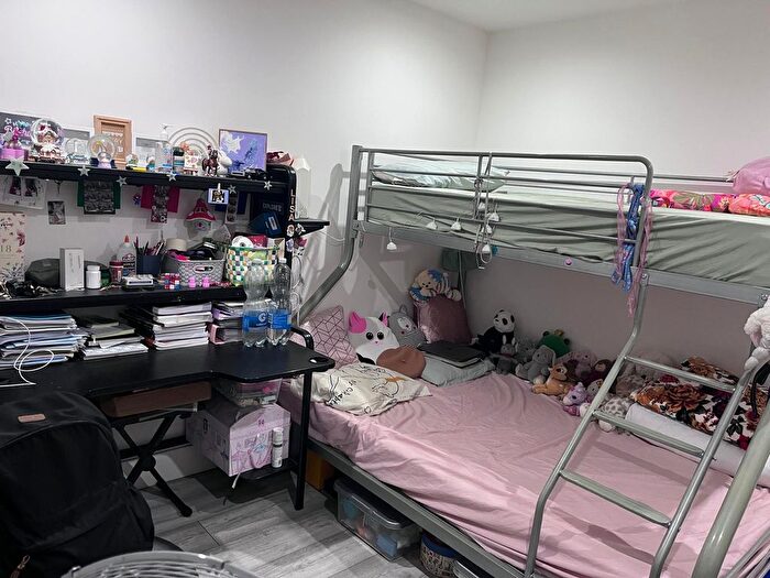 3 Bedroom Flat To Rent In Carlyle Avenue, Southall, UB1