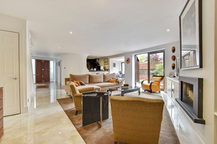 4 Bedroom Detached House To Rent In Osborne Road, London, NW2