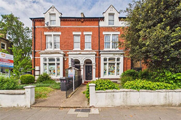 2 Bedroom Apartment To Rent In Norwood Road, London, SE24