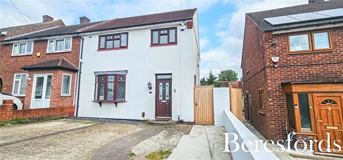 3 Bedroom Terraced House For Sale In Aylsham Lane, Romford, RM3
